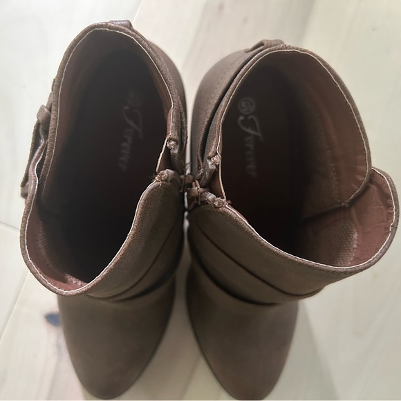 Brown Chunky Heel Buckled Strap Ankle Booties 5.5 - Picture 12 of 14